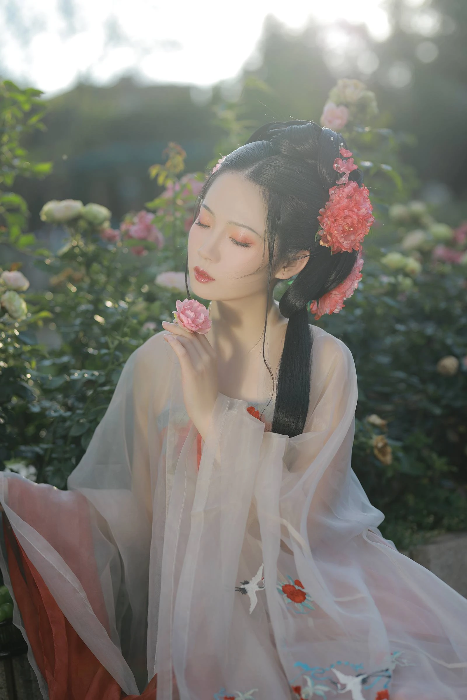 [YITUYU艺图语]2022.09.06 美仁迈兮音尘阙 落花人独立[33+1P/662MB]