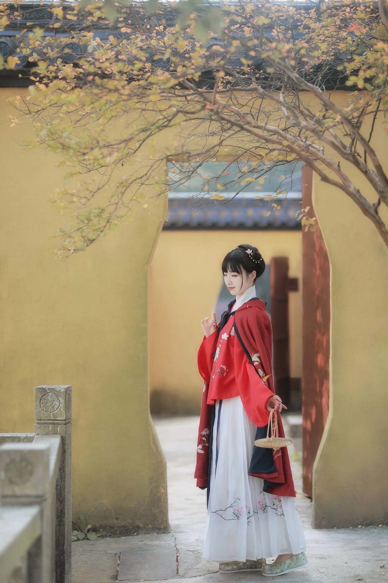 [YITUU艺图语] 2022.03.23 满园银杏落秋风 荞兜麻黛 [29P/683MB]