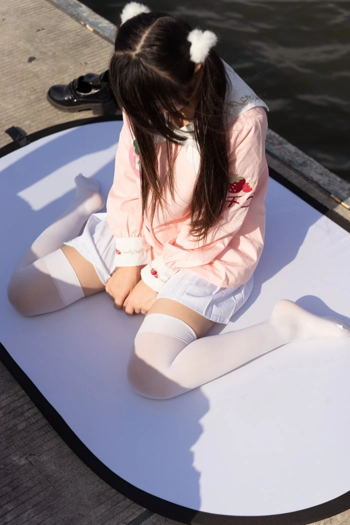 喵写真 VOL.010 湖边白丝罗莉 [66P/494MB]