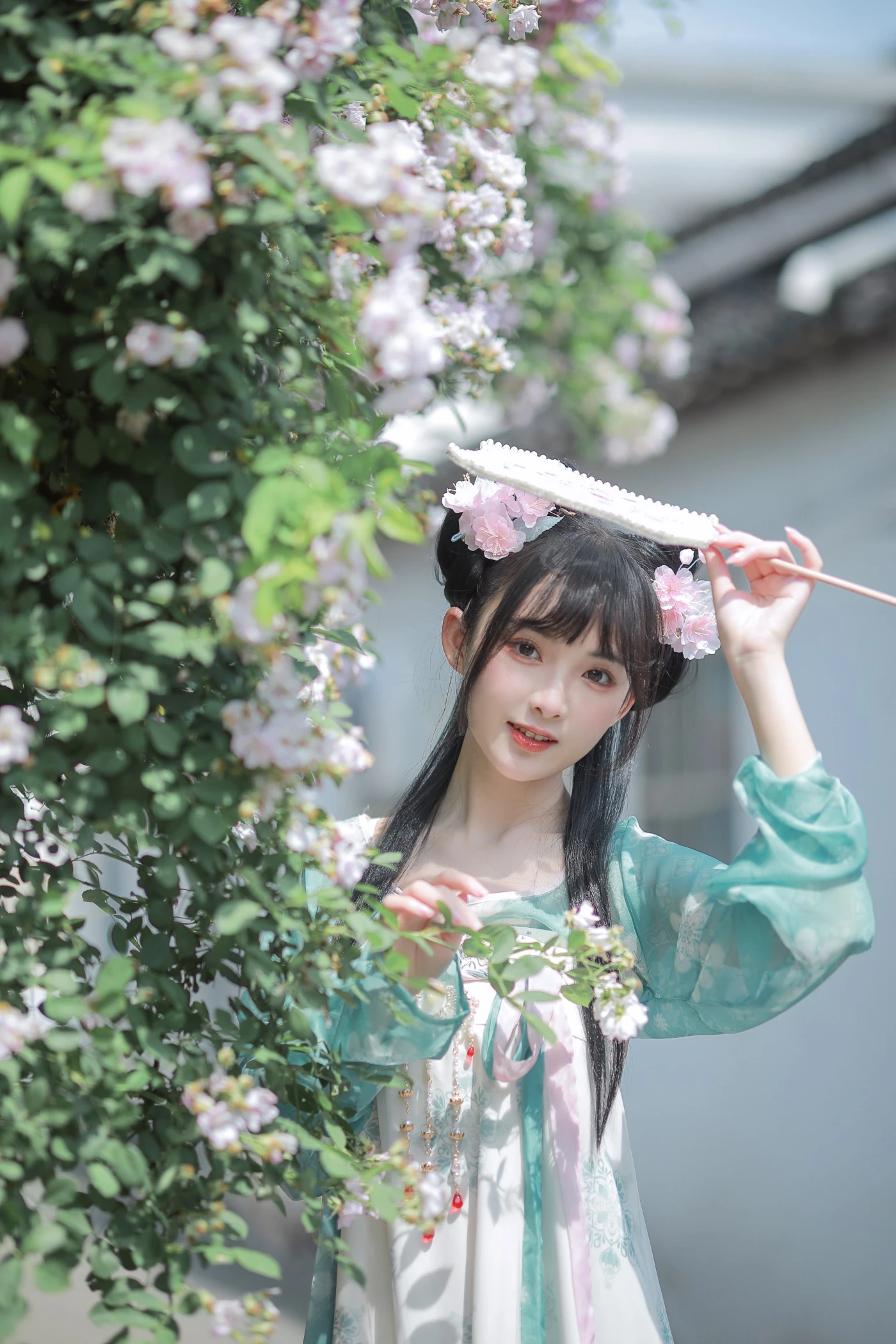 [YITUYU艺图语] 2022.06.14 渐开荷芰落蔷薇 莉莉崽w [20P/124MB]