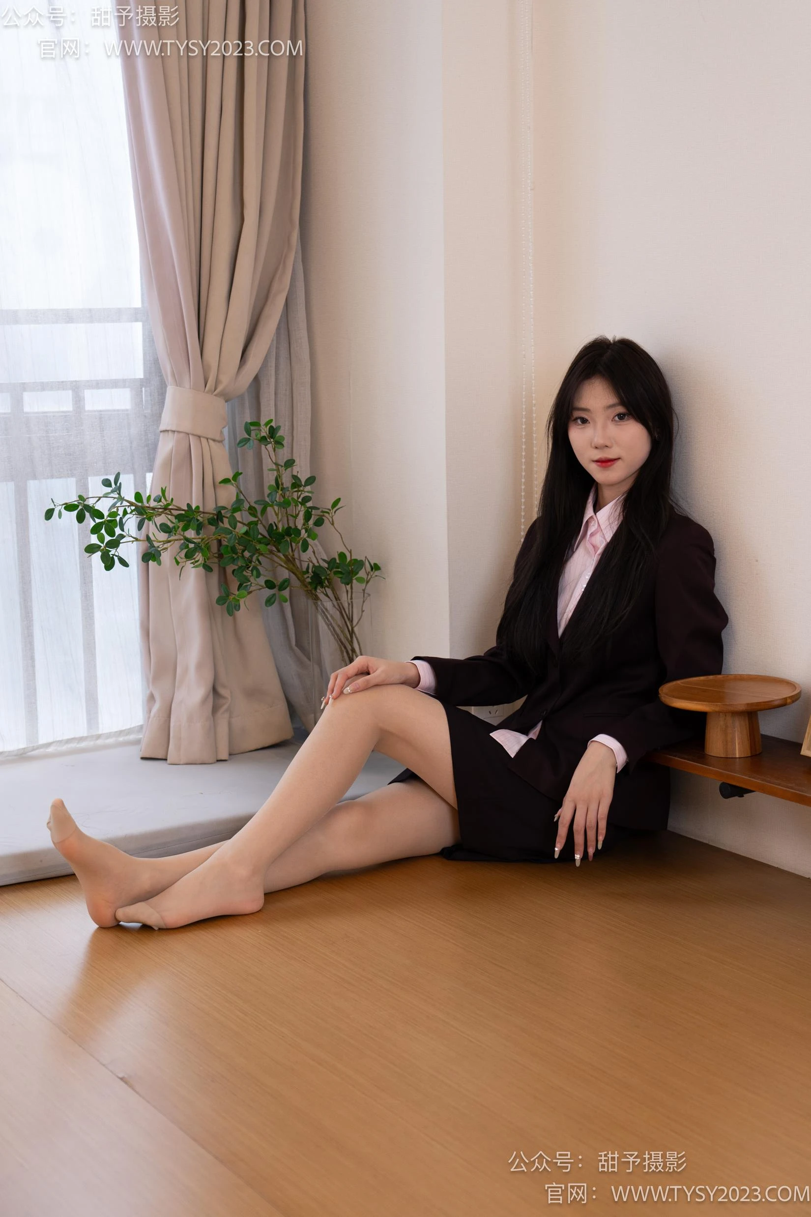 甜予摄影 NO.033 璇璇-银行至服、皮鞋、肉丝[124P/2V/9.63GB]
