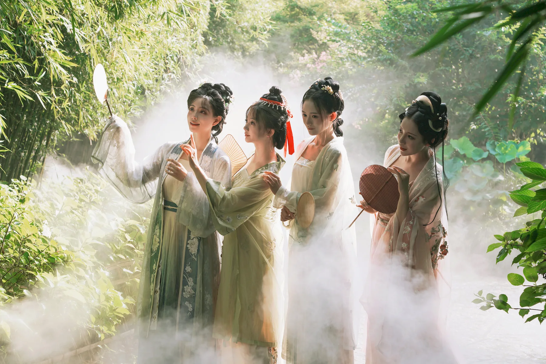 [YITUYU艺图语]2023.06.28 游园惊梦 Conkon控控&一只柚柚柚柚柚子&兔子Zzz不吃胡萝卜&贰加六[26+1P/347MB]