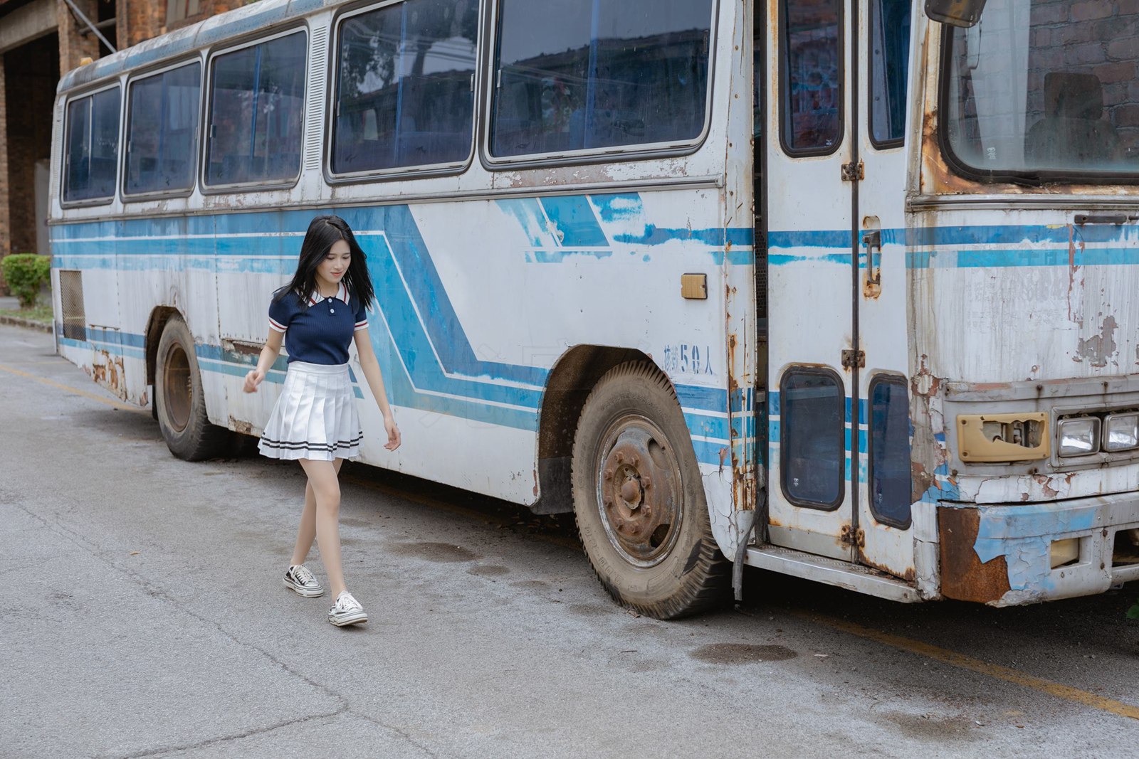 尤蜜丝 NO.048 穿搭推广展示图集 绝对领域[51P/431MB]