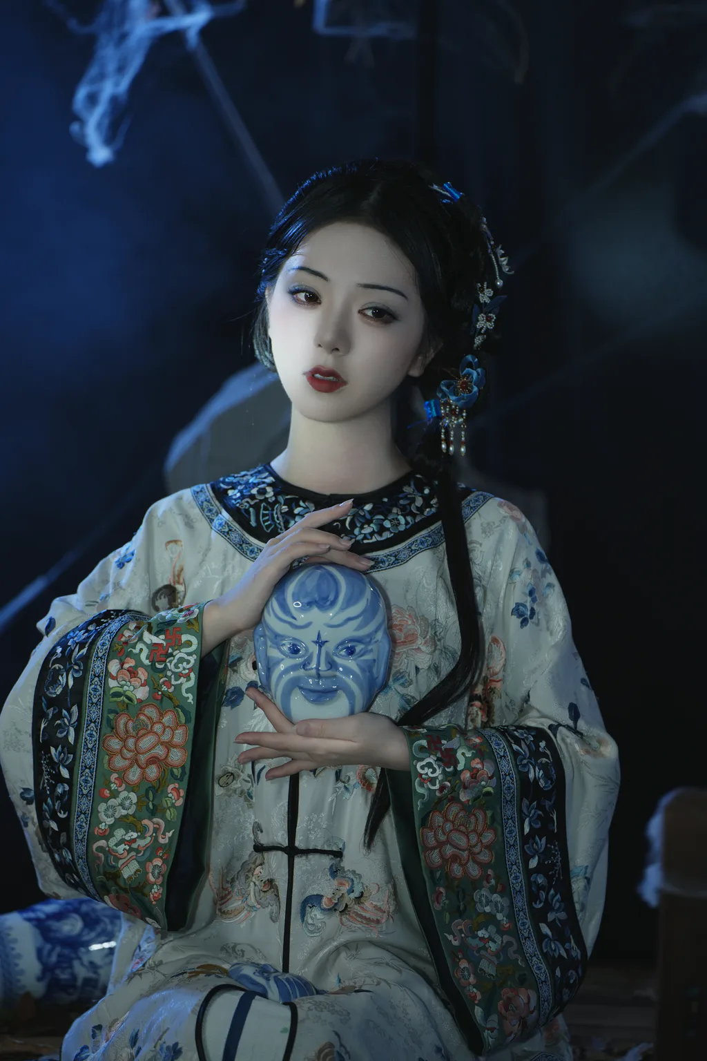 [YITUYU艺图语]2023.05.21 蒙尘的青花瓷 千雪呀[20+1P/273MB]