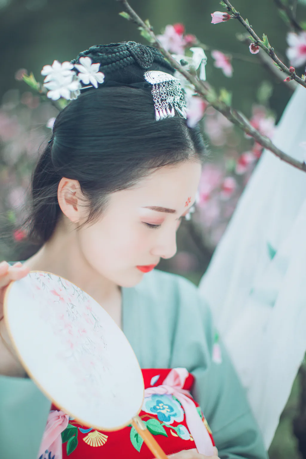 [YITUYU艺图语]2023.04.17 桃花 范范 [30+1P/306MB]