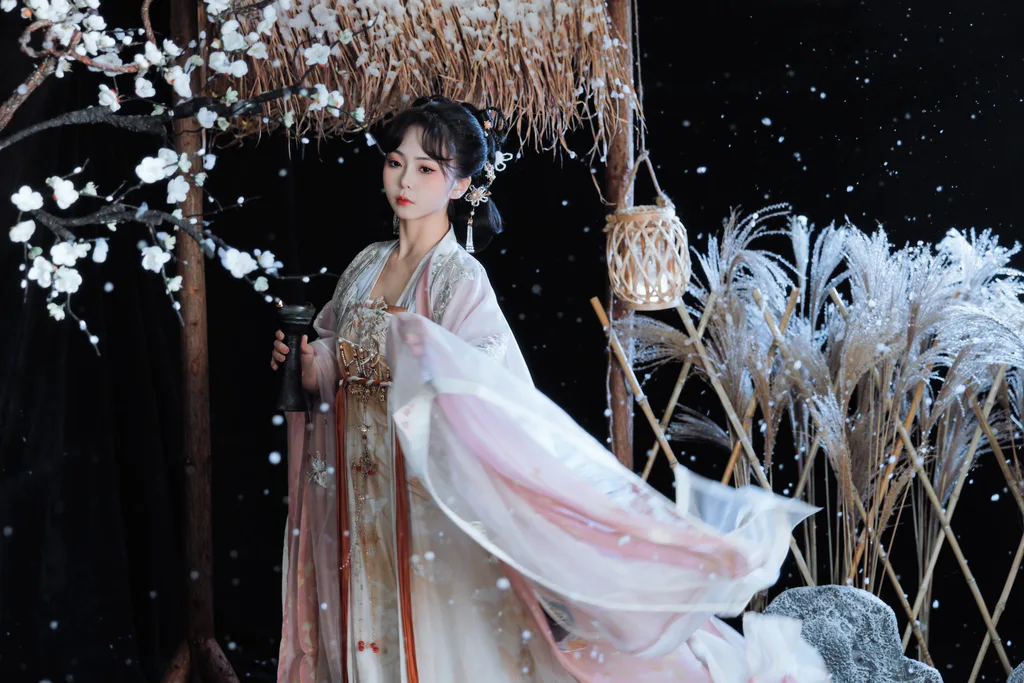 [YITUYU艺图语]2023.03.05 风雪等归人 阡墨红尘[21+1P/472MB]