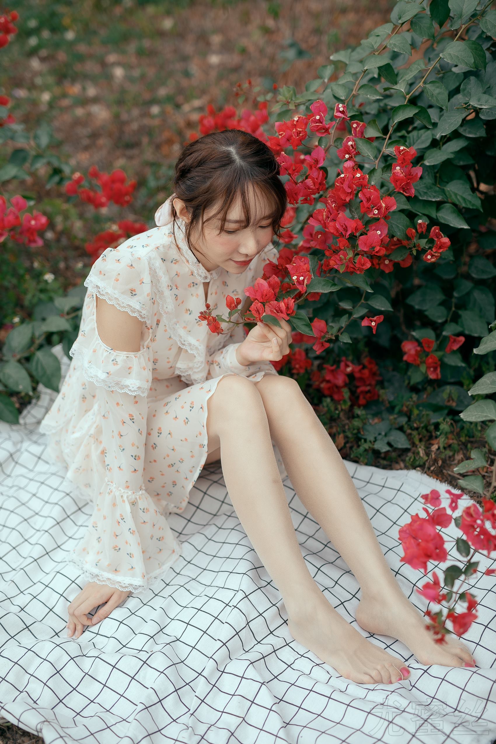 尤蜜丝 NO.041 穿搭推广展示图集 野花香[30P/275MB]