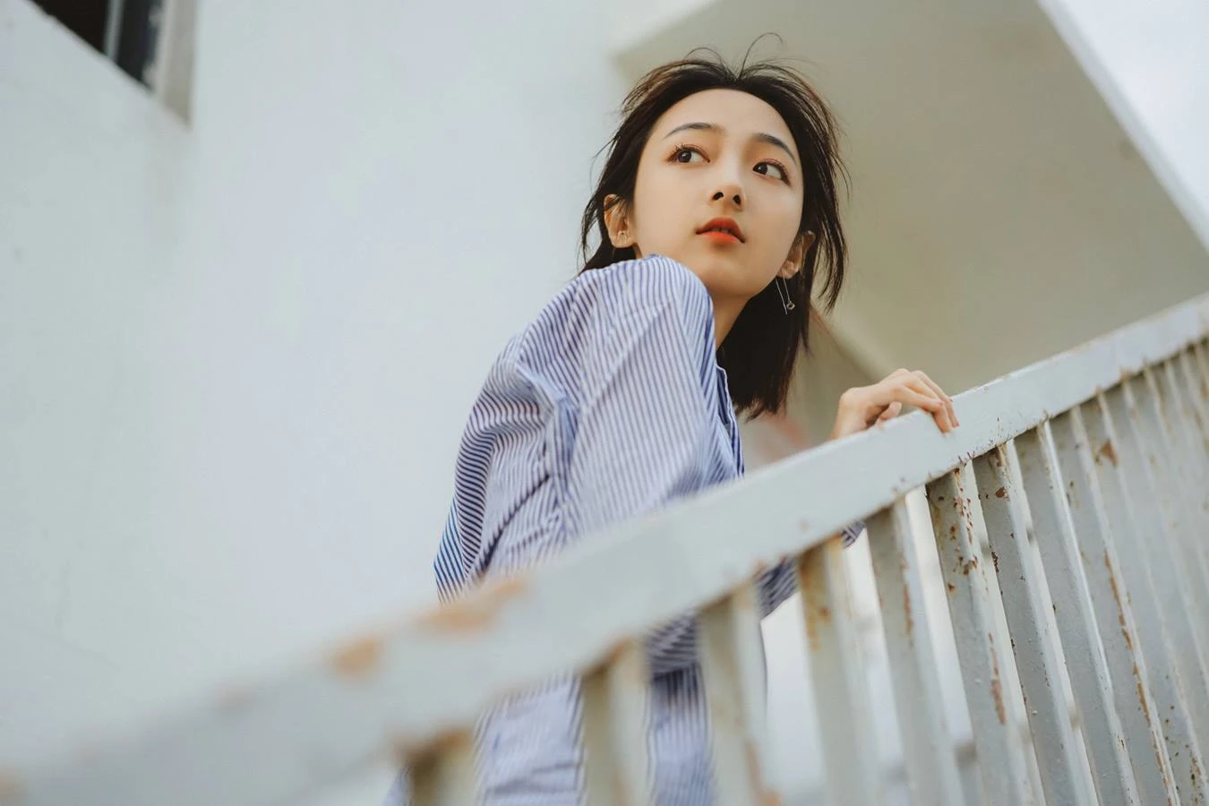 [YITUU艺图语] 2022.05.17 天台的风 戴黎婷 [32P/285MB]