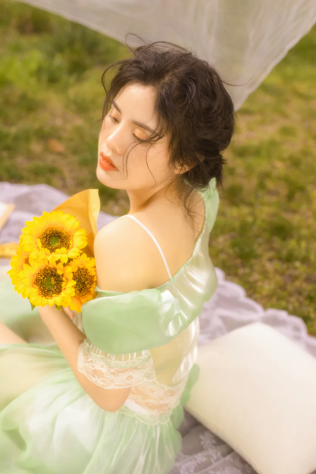 [YITUYU艺图语]2023.04.03 躺进浪漫里 安妮[22+1P/394MB]