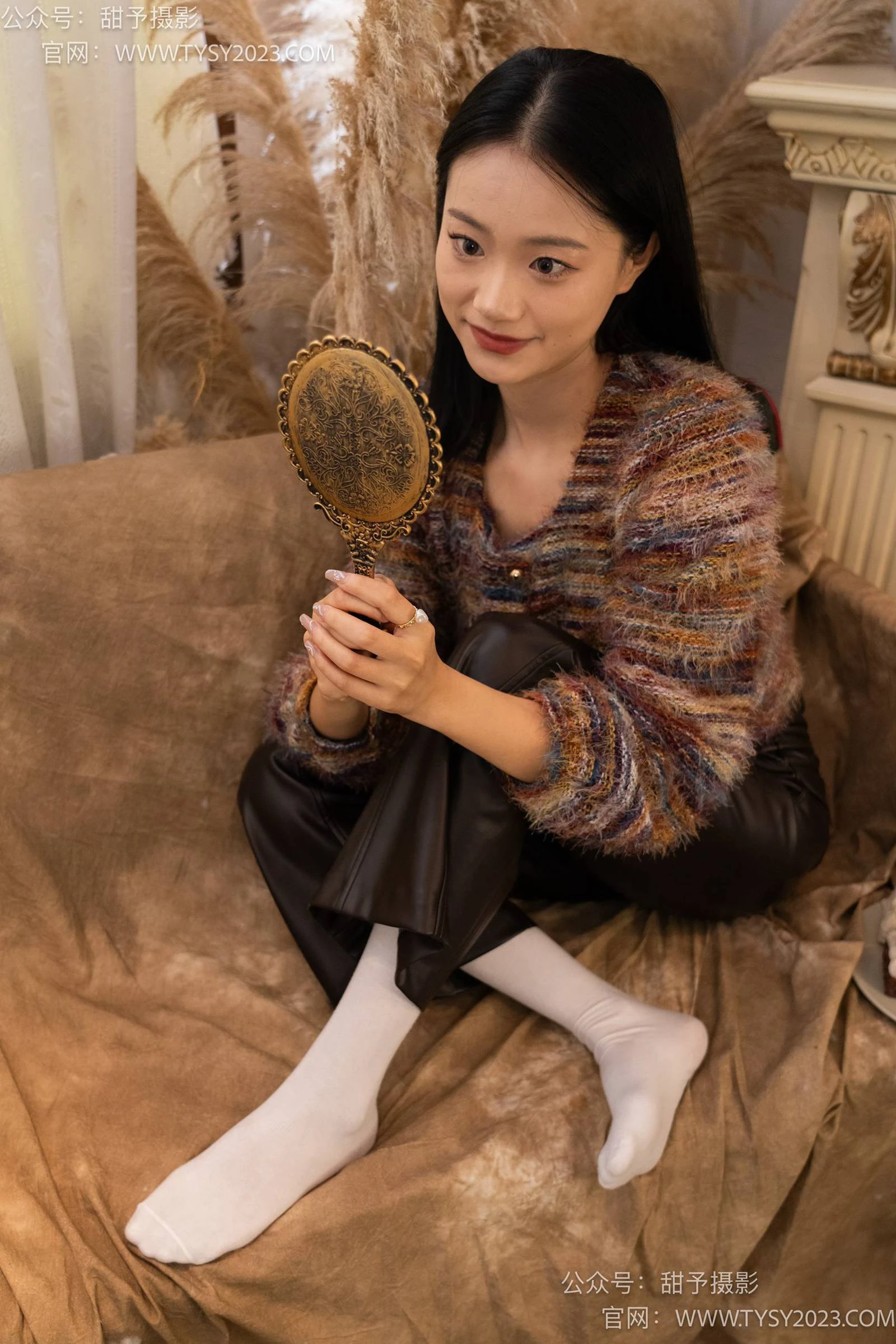 甜予摄影 NO.005 齐齐-板鞋、白棉袜、裸足[122P/2V/9.72GB]