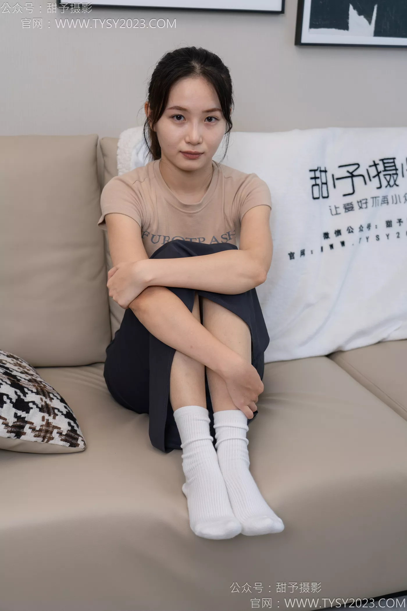 甜予摄影 NO.114 思思-板鞋、白棉袜、肉丝（脚尖微加固款）[130P/2V/10.14GB]
