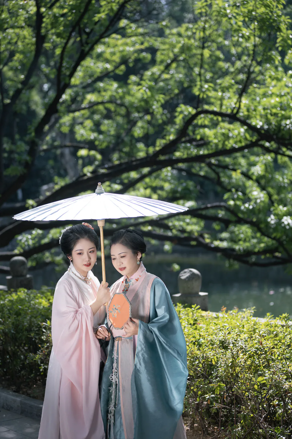 [YITUYU艺图语]2023.04.18 墨萱图 沉诗思 [32+1P/356MB]