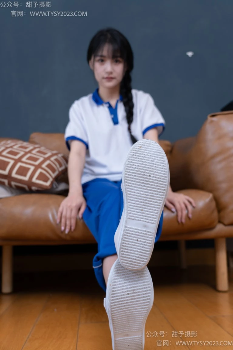 甜予摄影 NO.091期：澜澜-校服、白布鞋、板鞋、白棉袜、短肉丝（脚尖加固款）、裸足（完整版）[135P/2V/10.41GB]