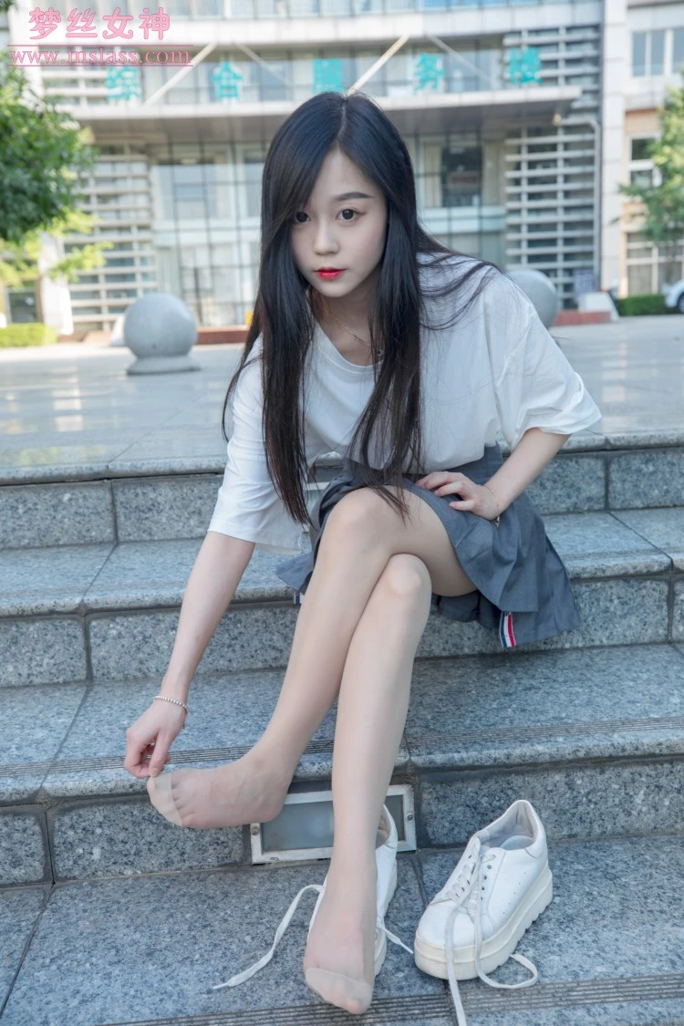 [MSLASS梦丝女神] 2019-06-14 灵灵 甜静的明星脸 [64P/344MB]
