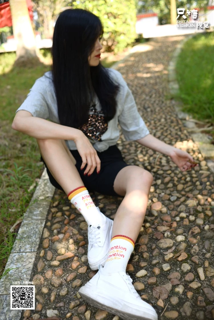 [只糖棉袜]NO.024 文文－野花与你 [147P/491MB]