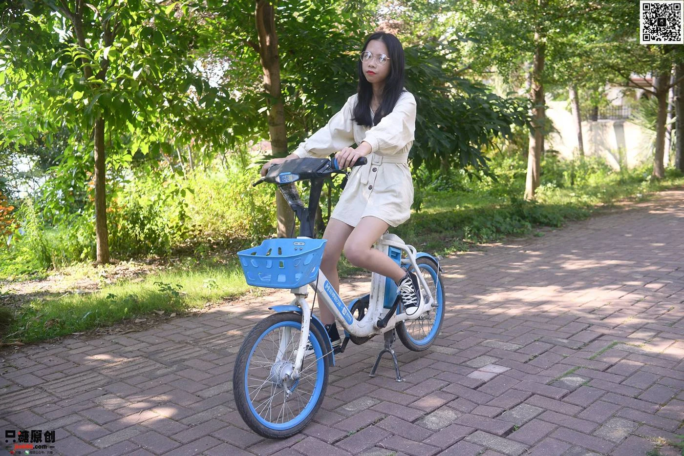 只糖棉袜 NO.340 小花 – 时光如初见 [64P/1V/583M]