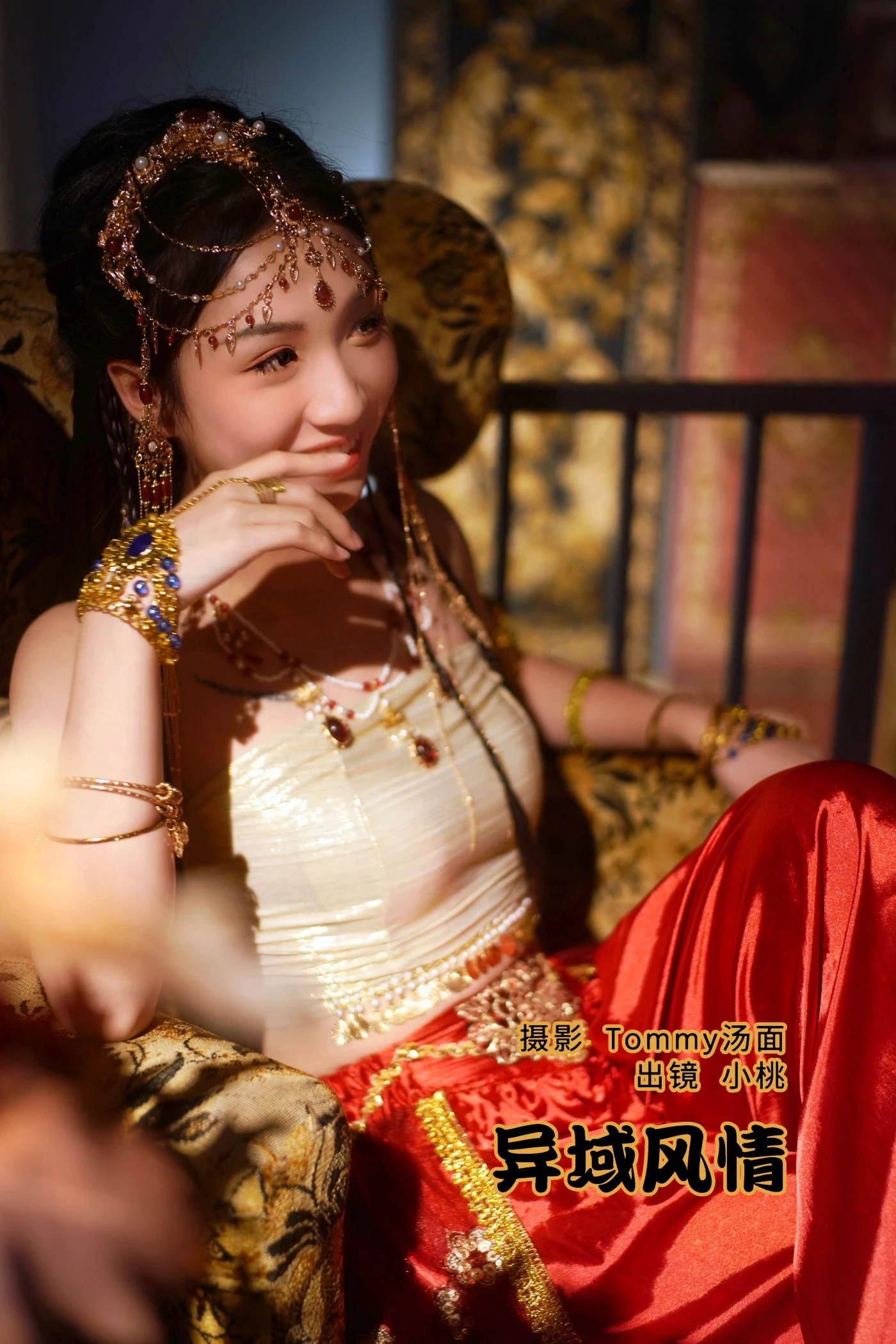 [YITUYU艺图语] 2022.06.21 异域风情 小桃 [29P/141MB]