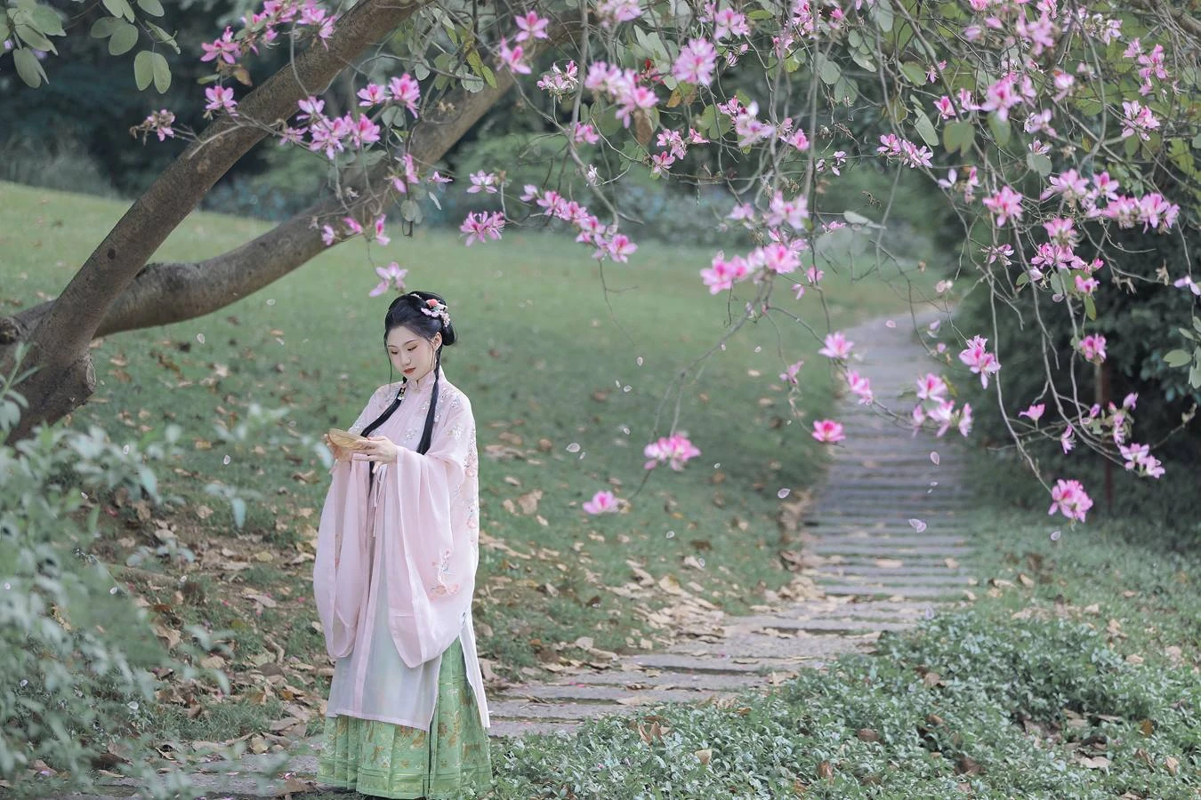 [YITUU艺图语] 2022.04.24 紫荆枝 木木 [23P/475MB]