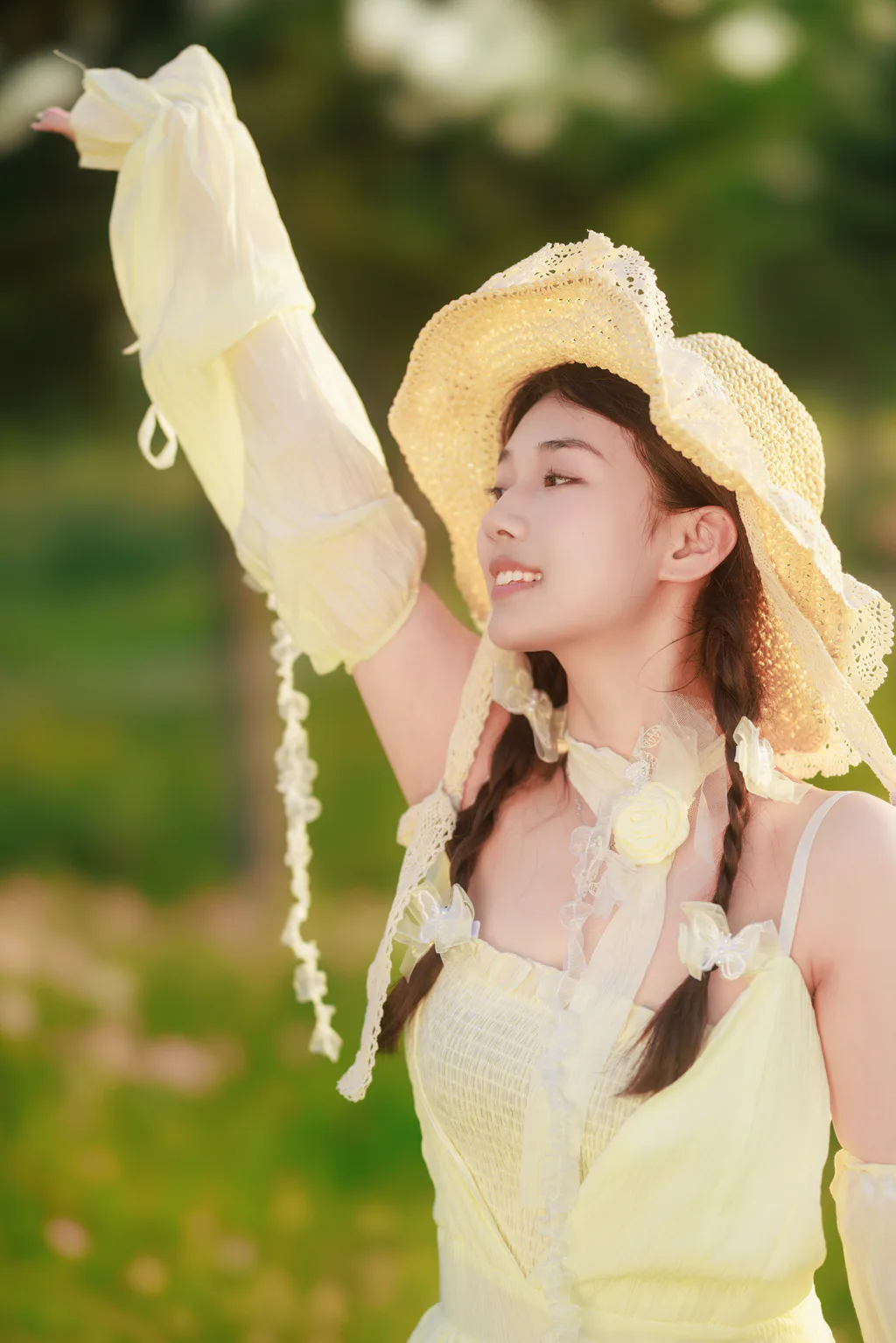 [YITUYU艺图语]2023.08.02 草地人像 裴同学[23+1P/880MB]