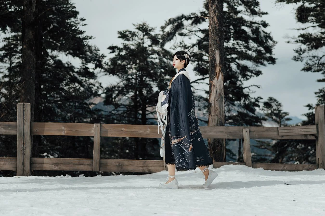 [YITUU艺图语] 2022.05.18 南山雪 池子 [22P/191MB]