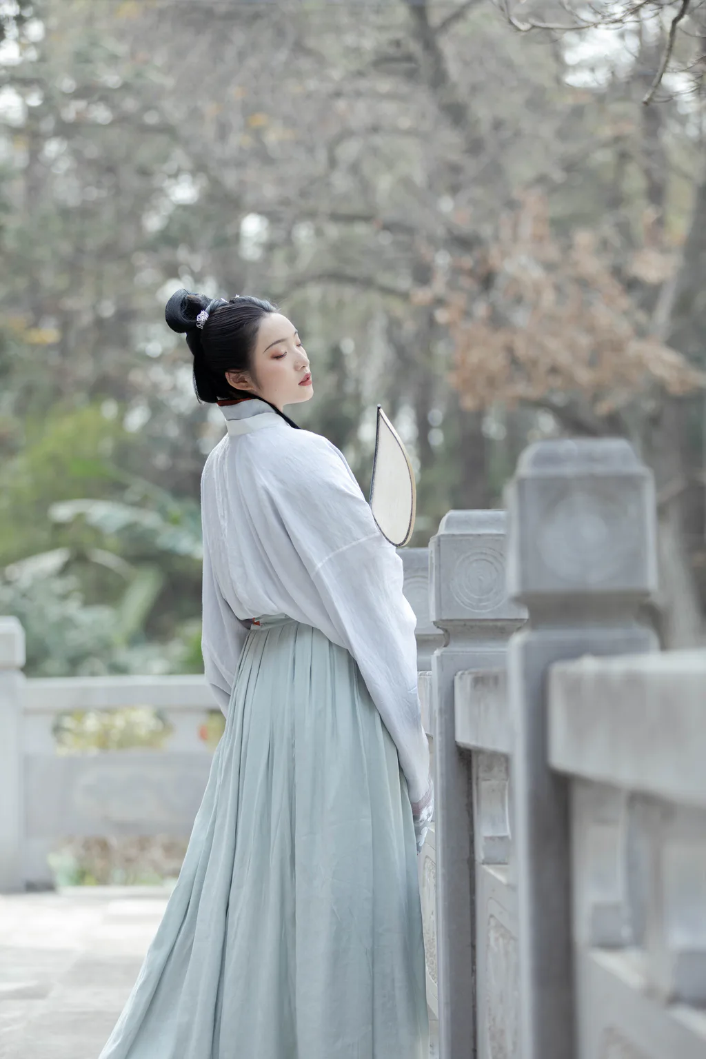 [YITUYU艺图语]2023.04.06 琴君可听 姿姿[24+1P/289MB]