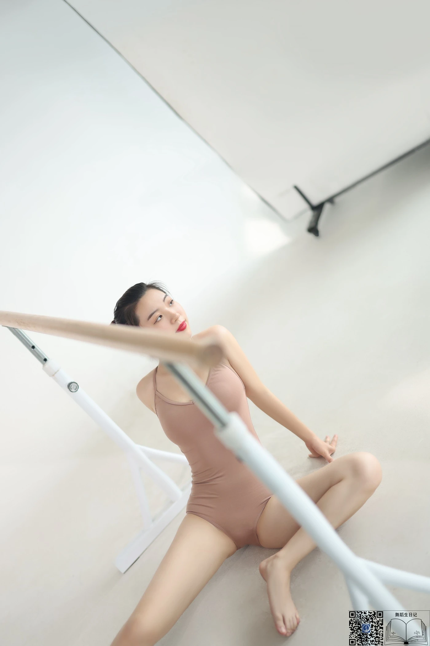 [GALLI嘉丽]舞蹈生日记 102 – 子琳美眉 [37P/194MB]