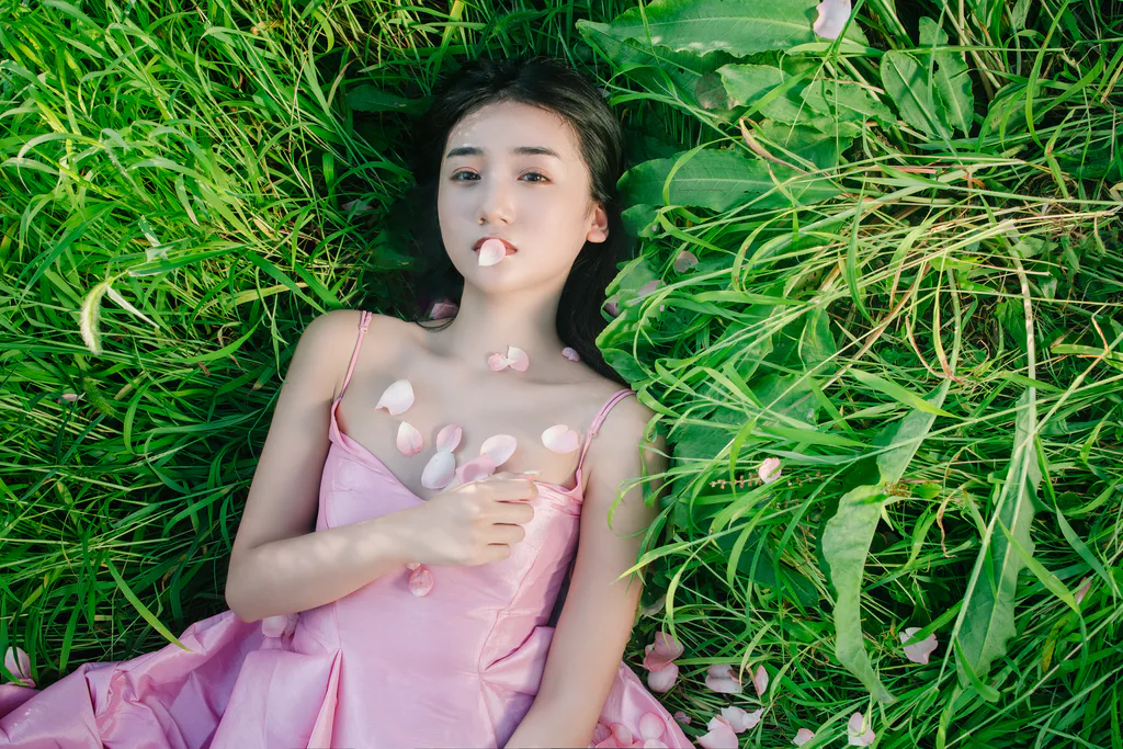 [YITUYU艺图语]2023.06.09 绿草地少女写真 异域荷包蛋[36+1P/532MB]