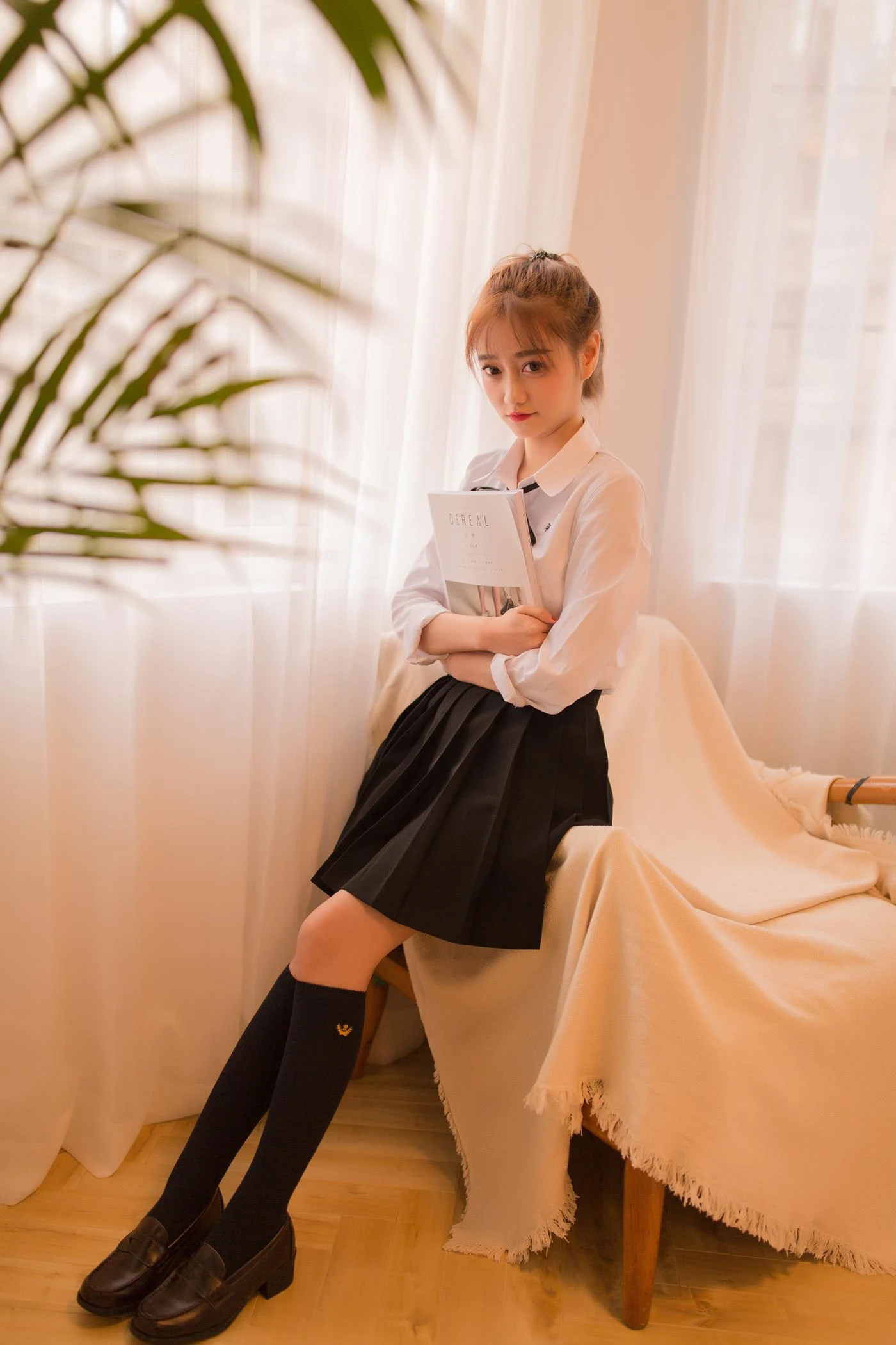 [YITUYU艺图语] 2022.02.18 JK少女 小艺 [32P/136MB]