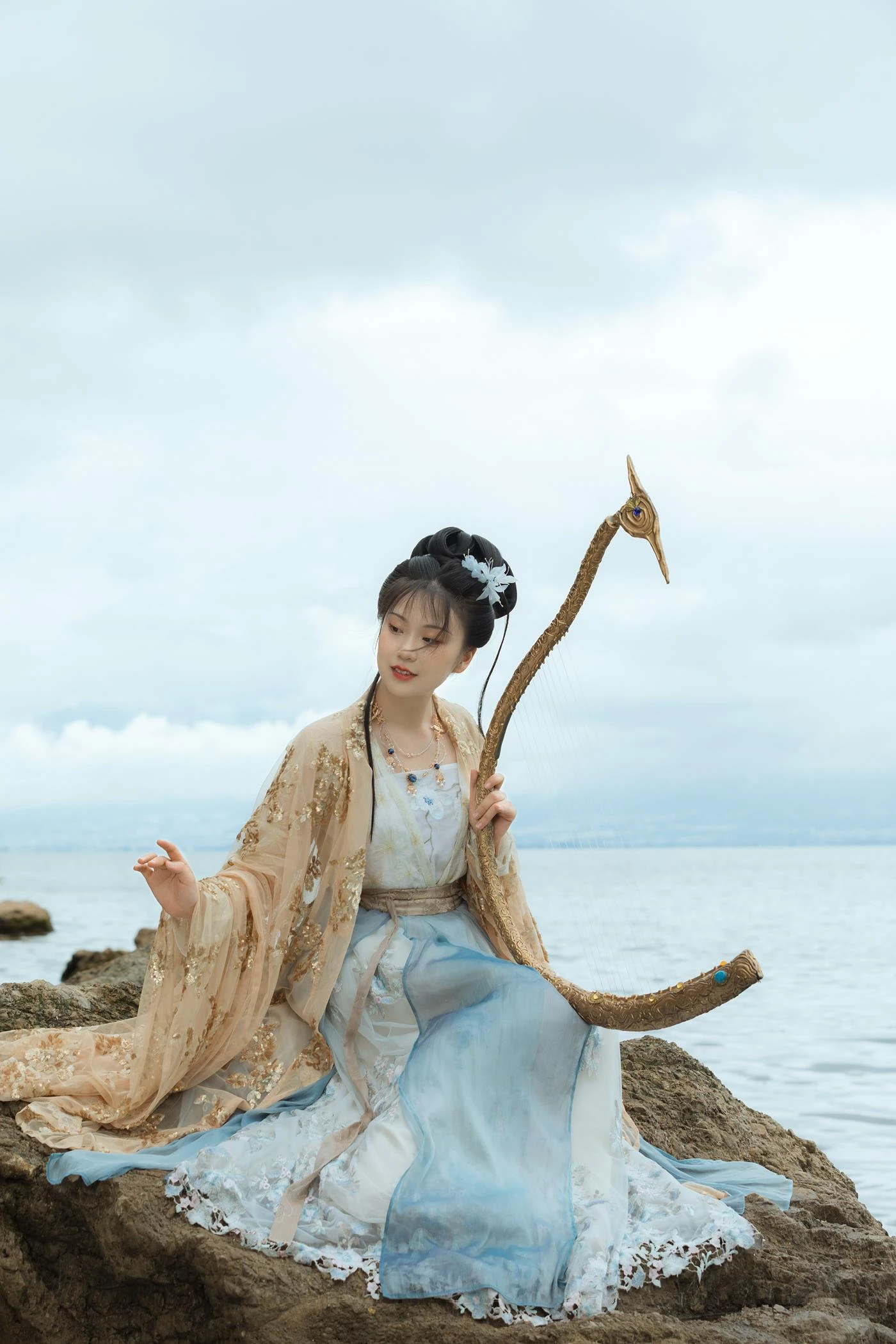 [YITUYU艺图语] 2022.02.26 莲蕊香尘 碧山澜 [20P/256MB]