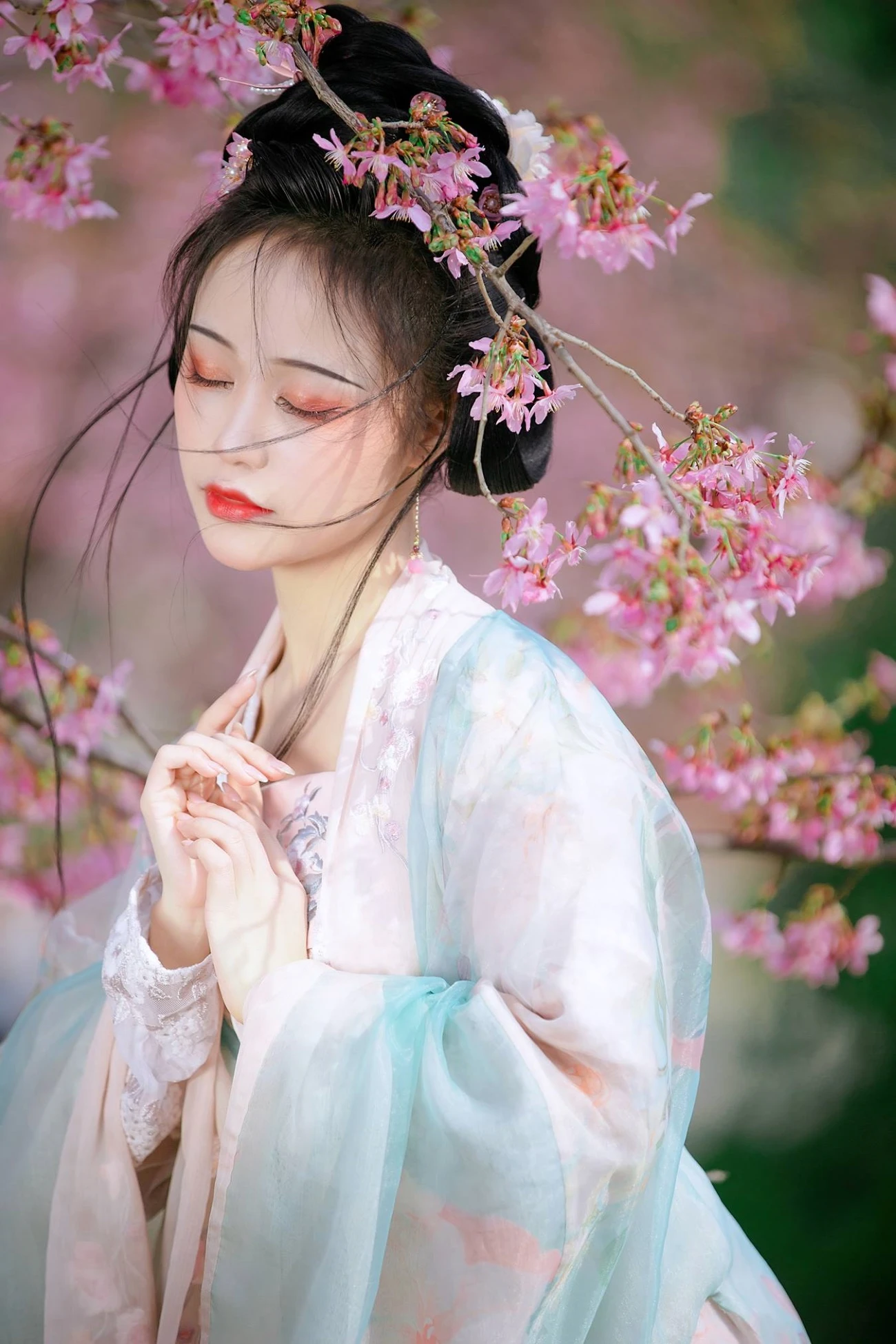 [YITUU艺图语] 2022.03.11 春樱 梨一依 [22P/287MB]