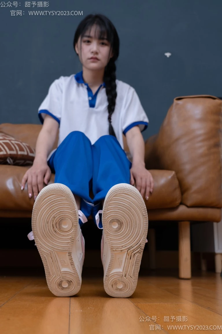 甜予摄影 NO.091期：澜澜-校服、白布鞋、板鞋、白棉袜、短肉丝（脚尖加固款）、裸足（完整版）[135P/2V/10.41GB]