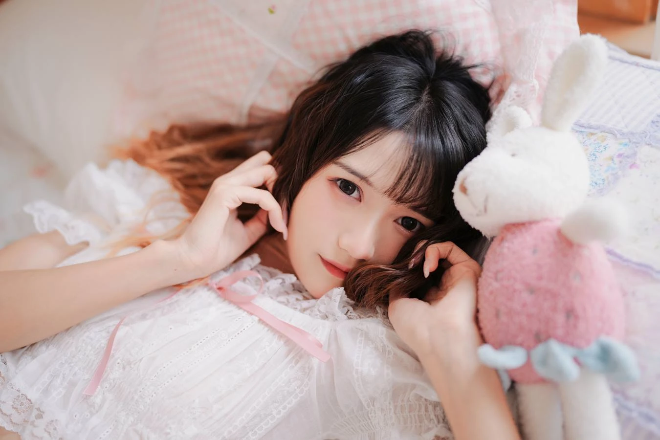 [YITUU艺图语] 2022.04.22 居家少女 兔子Zzz不吃胡萝卜 [34P/371MB]