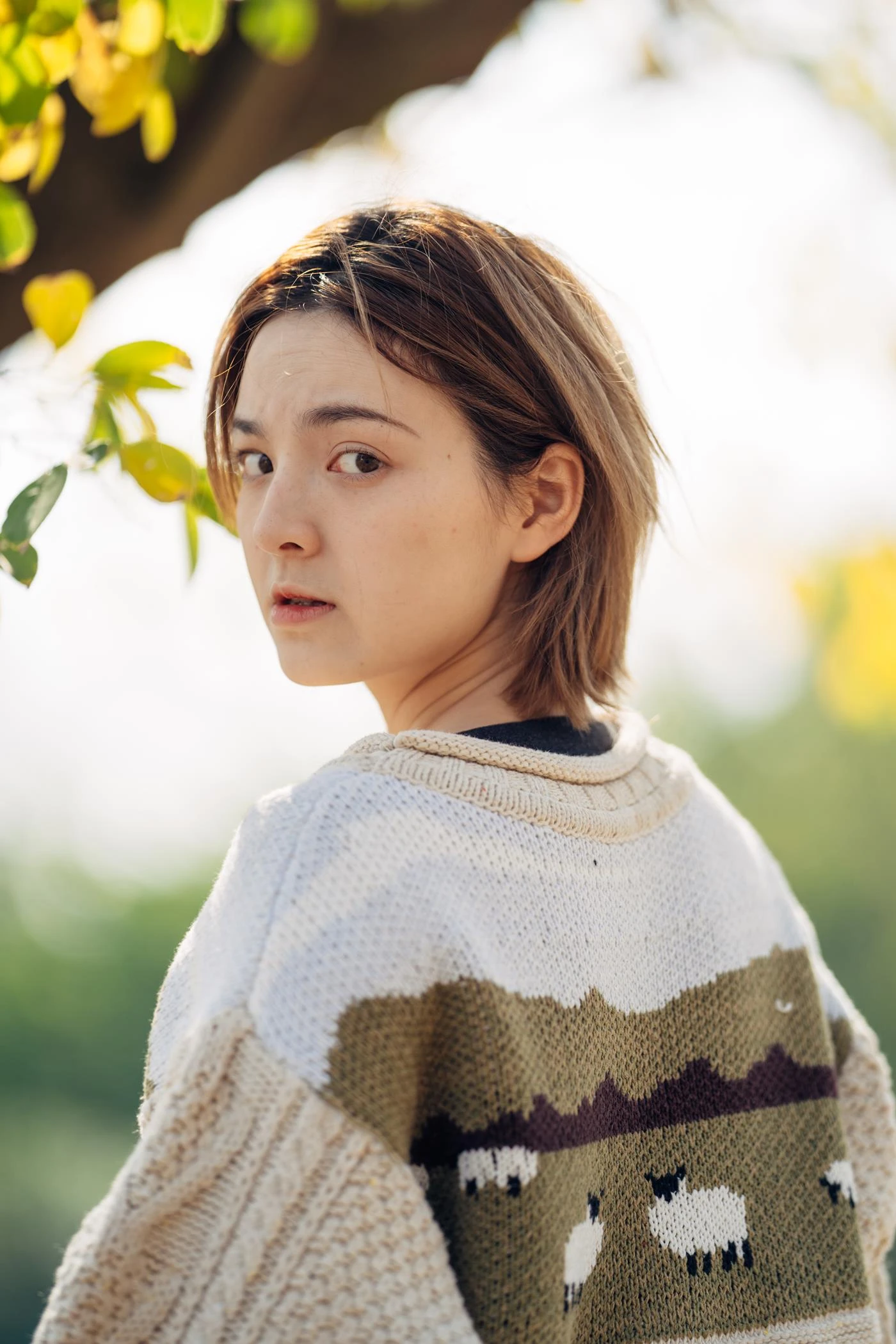 [YITUYU艺图语] 2022.01.25 暖冬银杏,18岁的素颜女孩 dudu [35P/200MB]