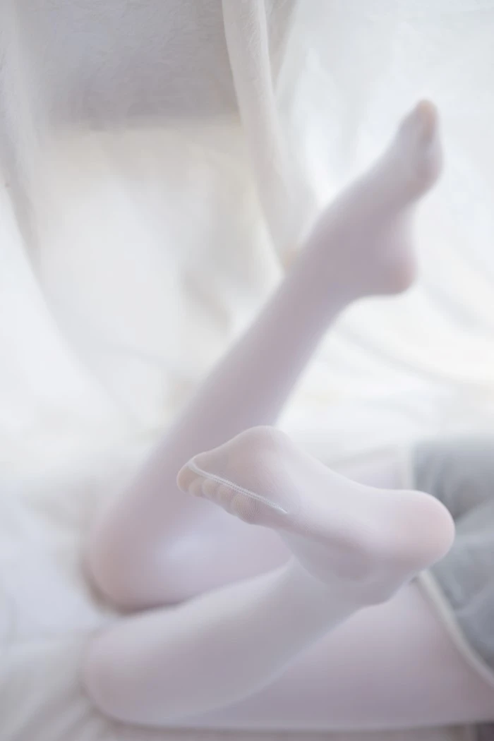 喵写真 VOL.011 白丝罗莉 [90P/400MB]