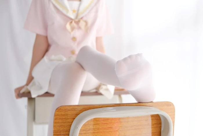喵写真 VOL.007 课桌上白丝水手服 [55P/360MB]