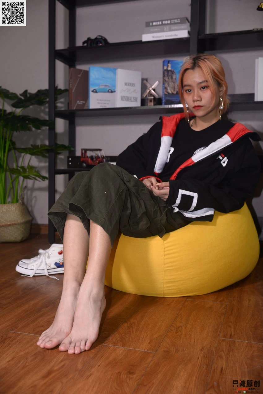 [只糖棉袜]NO.210 彤彤 诗也简单，心也简单 [219P/1V/1.07GB]