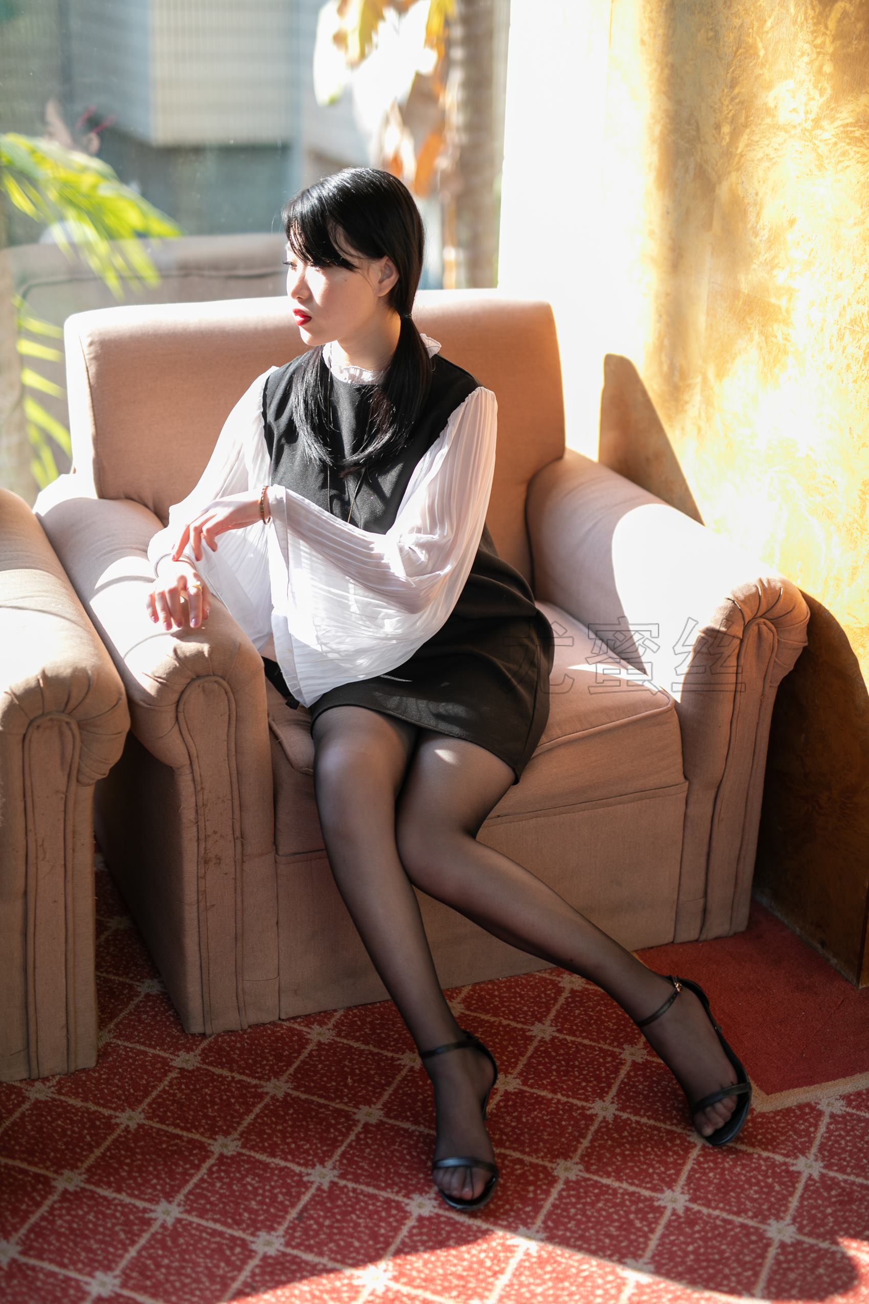 尤蜜丝 NO.038 穿搭推广展示图集 美腿与沙发的碰撞[81P/499MB]
