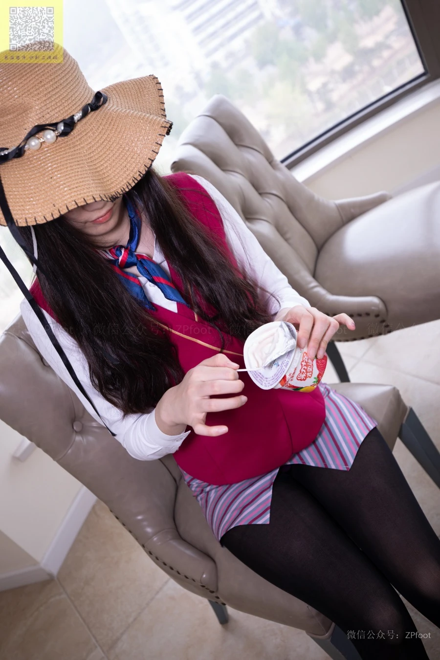 [LSS山茶摄影] NO.303 酸奶掉在丝袜上 [99P/96MB]