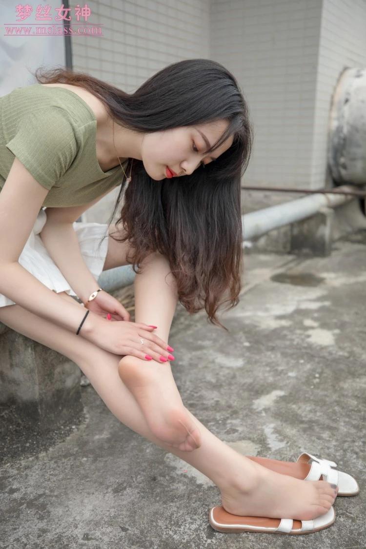 [MSLASS梦丝女神] 2019-06-20 柳儿 侧颜太美的小解解 [77P/1V/1.01G]