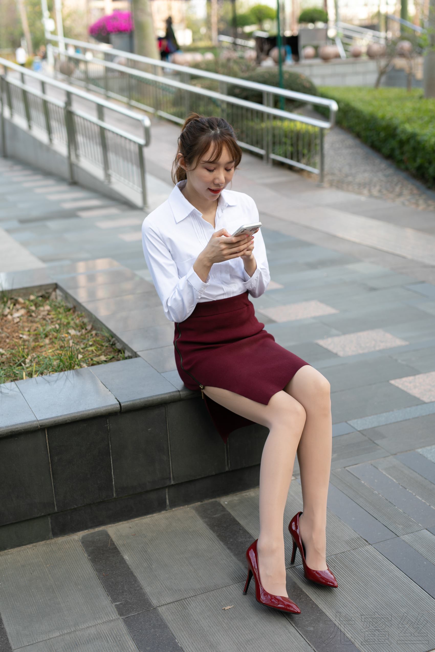尤蜜丝 NO.042 穿搭推广展示图集 白衣肉丝红裙[46P/250MB]