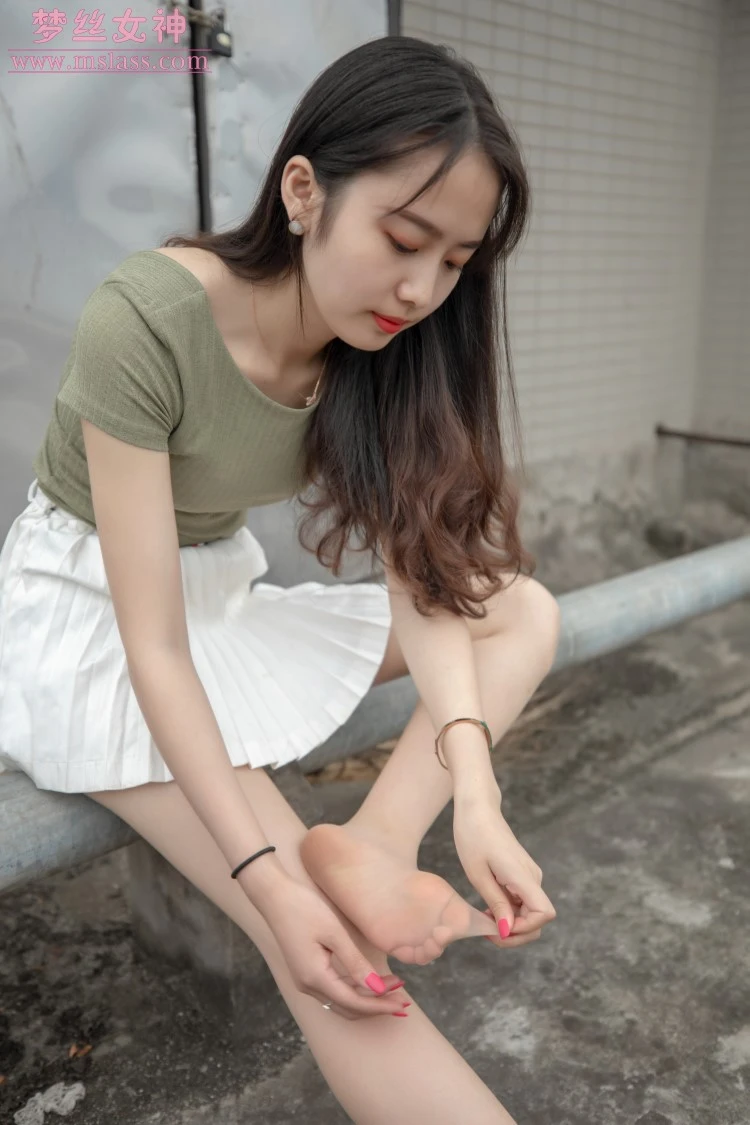 [MSLASS梦丝女神] 2019-06-20 柳儿 侧颜太美的小解解 [77P/1V/1.01G]