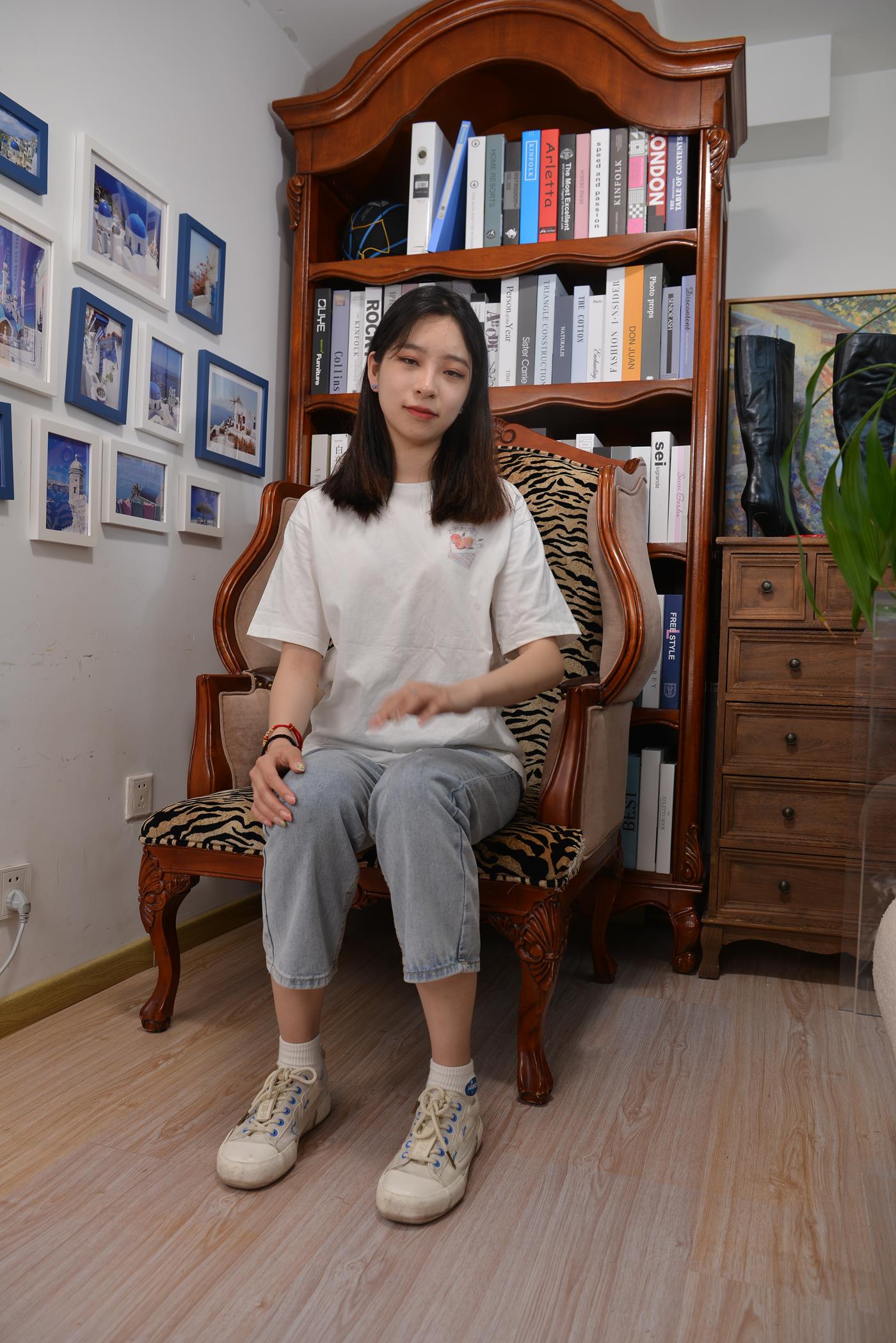 [Sexy Asian Girls Feet] No.017 镁钕YIYI姓感的40码大脚丫 [122P/1.54GB]