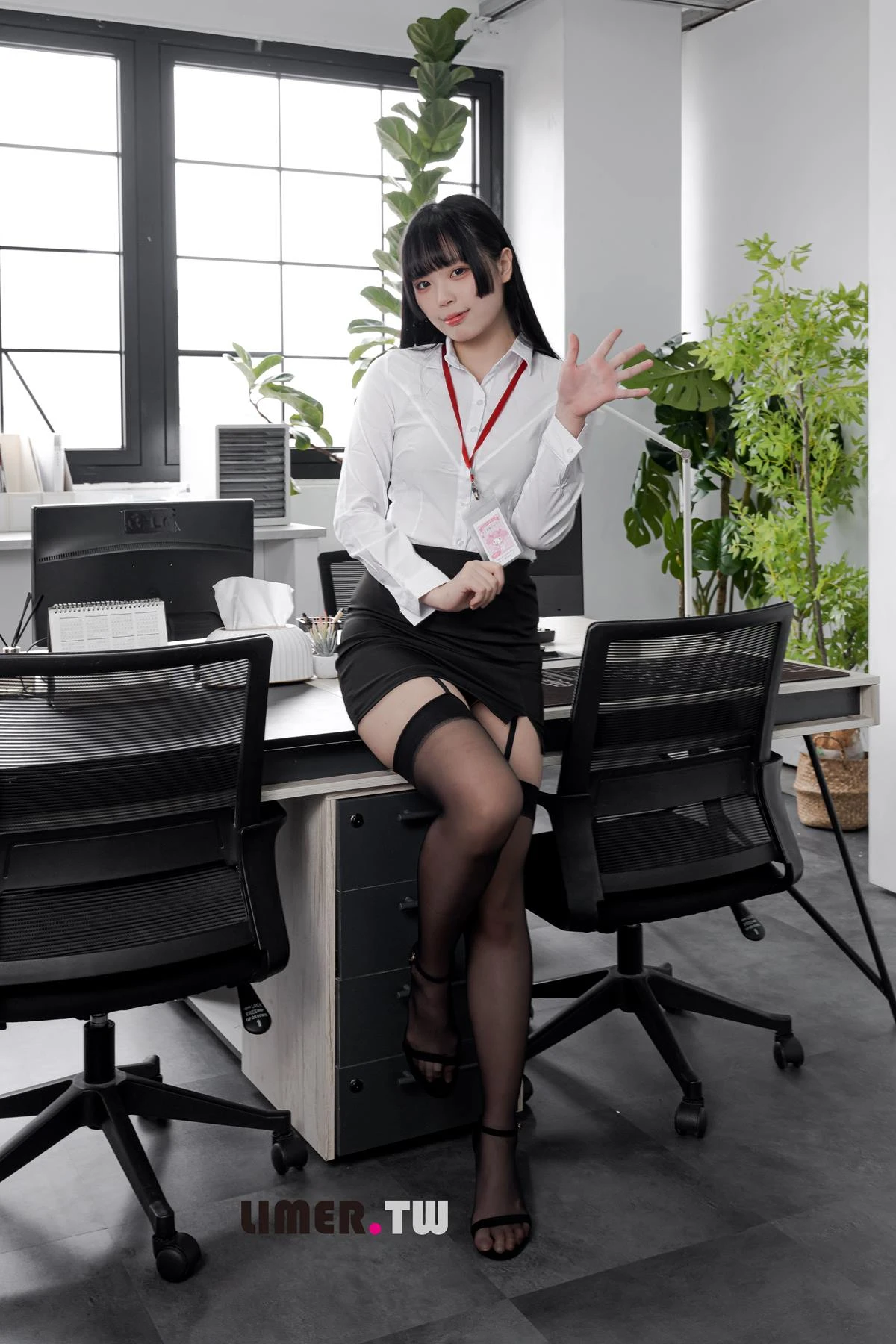Limerence 110 之之 絕美職員讓你上班無法專心的黑絲＆裸足完整版 [202P/3V/4.18G]