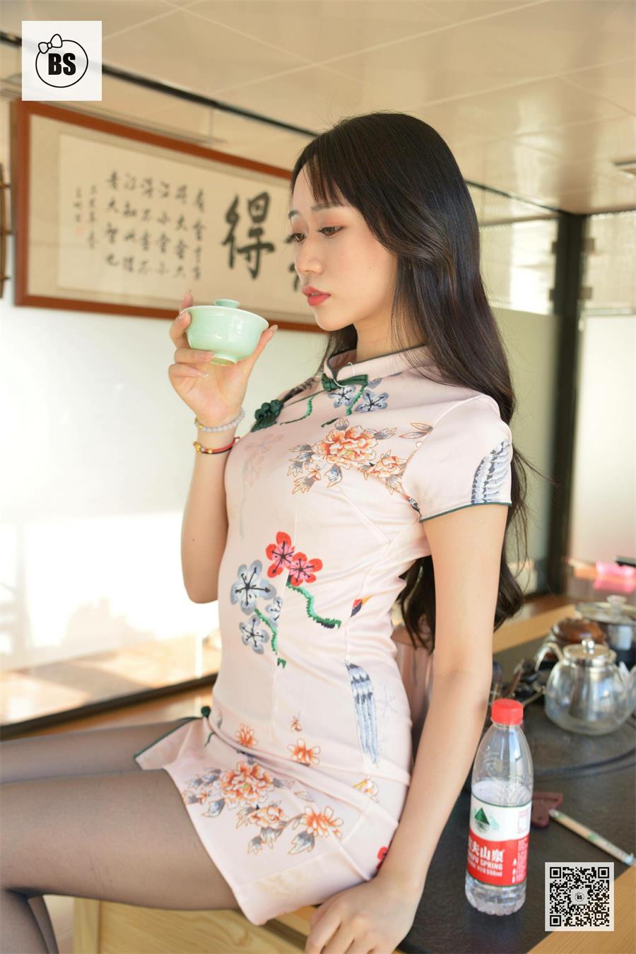 [我丝你想]MX014 美西 新来的女助理4 [74P/104MB]