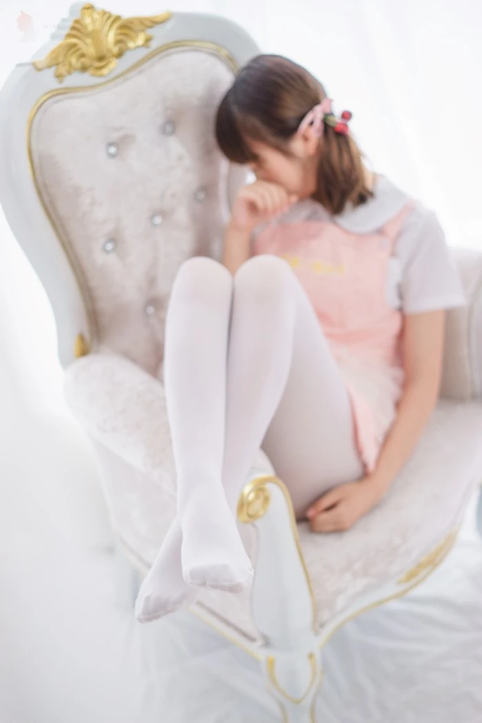 喵写真 VOL.002 粉红小美眉的白丝 [76P/465MB]