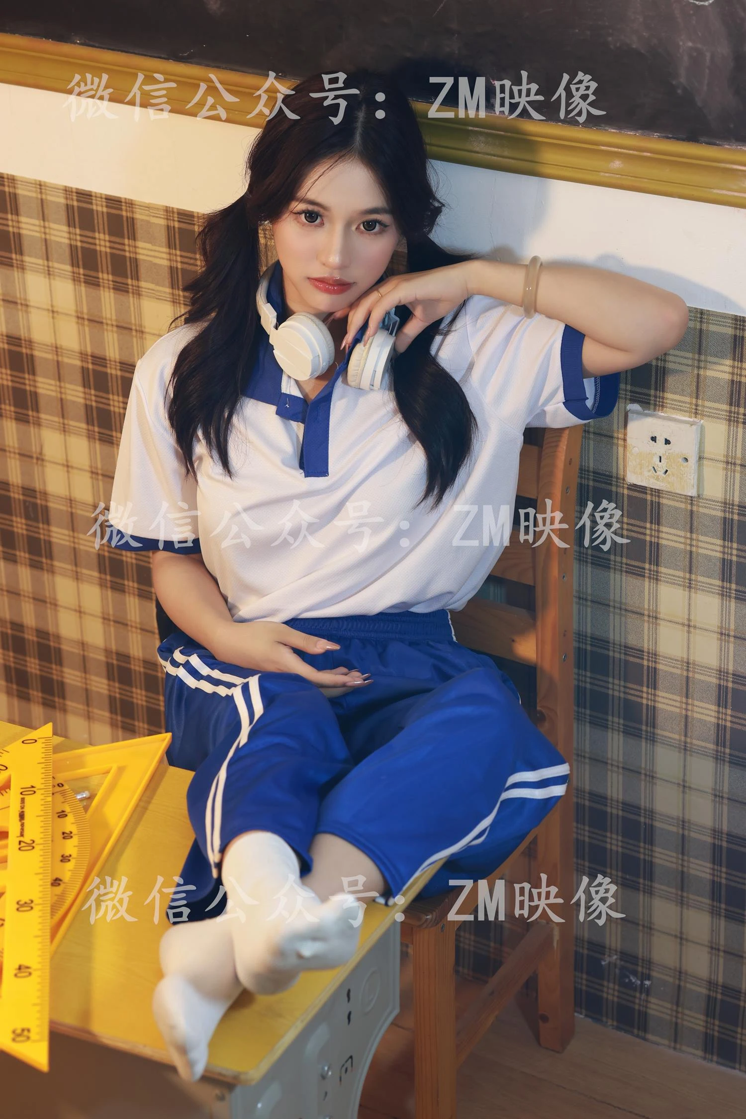 [织梦映像]NO.096 新品学生时代完整版 学生服白棉袜脏脚底[335P/1V/4.58GB]